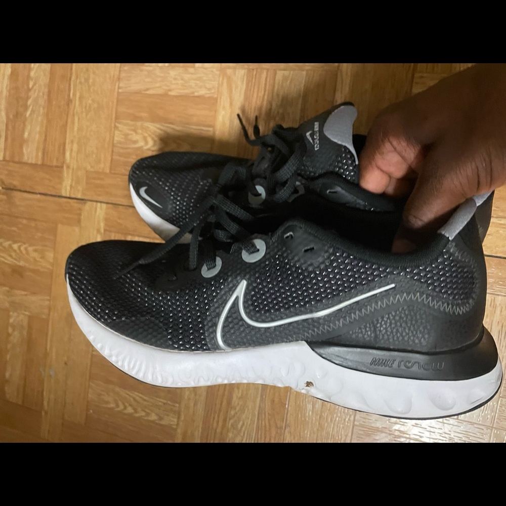 Nike Womens Renew Run Black Running Shoes size 10.5 women